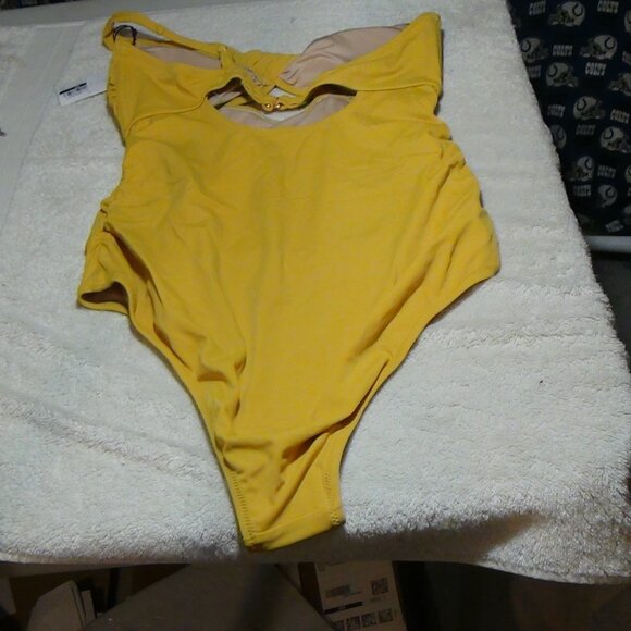 Shade & Shore Women's Asymmetric Twist One Piece Swimsuit Gold S,M.XL - Picture 2 of 16